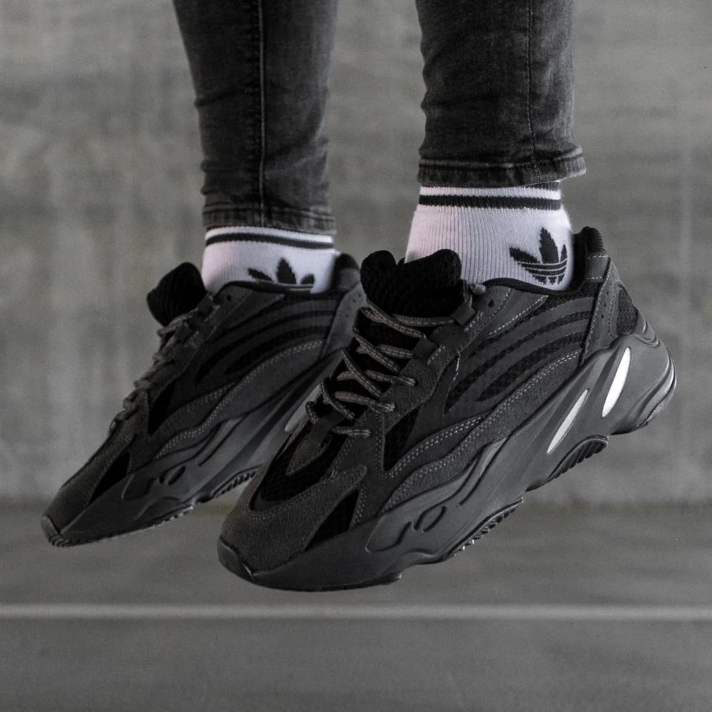 Adidas Yeezy Boost 700 V2 Vanta